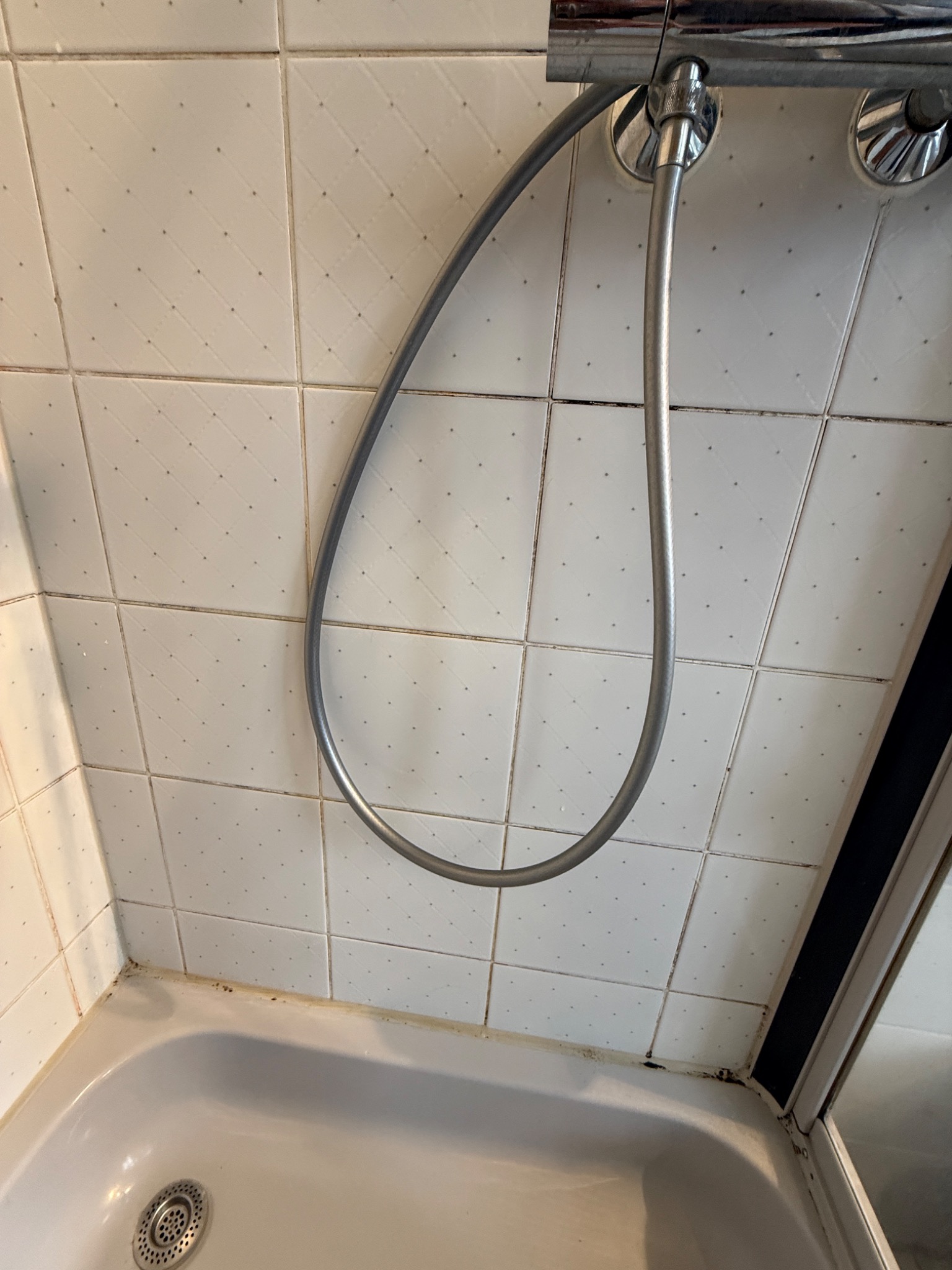 Dusche – Fugenbild erneuert vorher